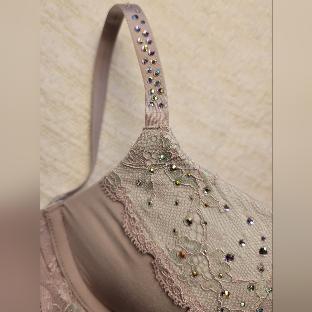 34B Victoria's Secret Padded Demi Bra - Picture 6 of 11